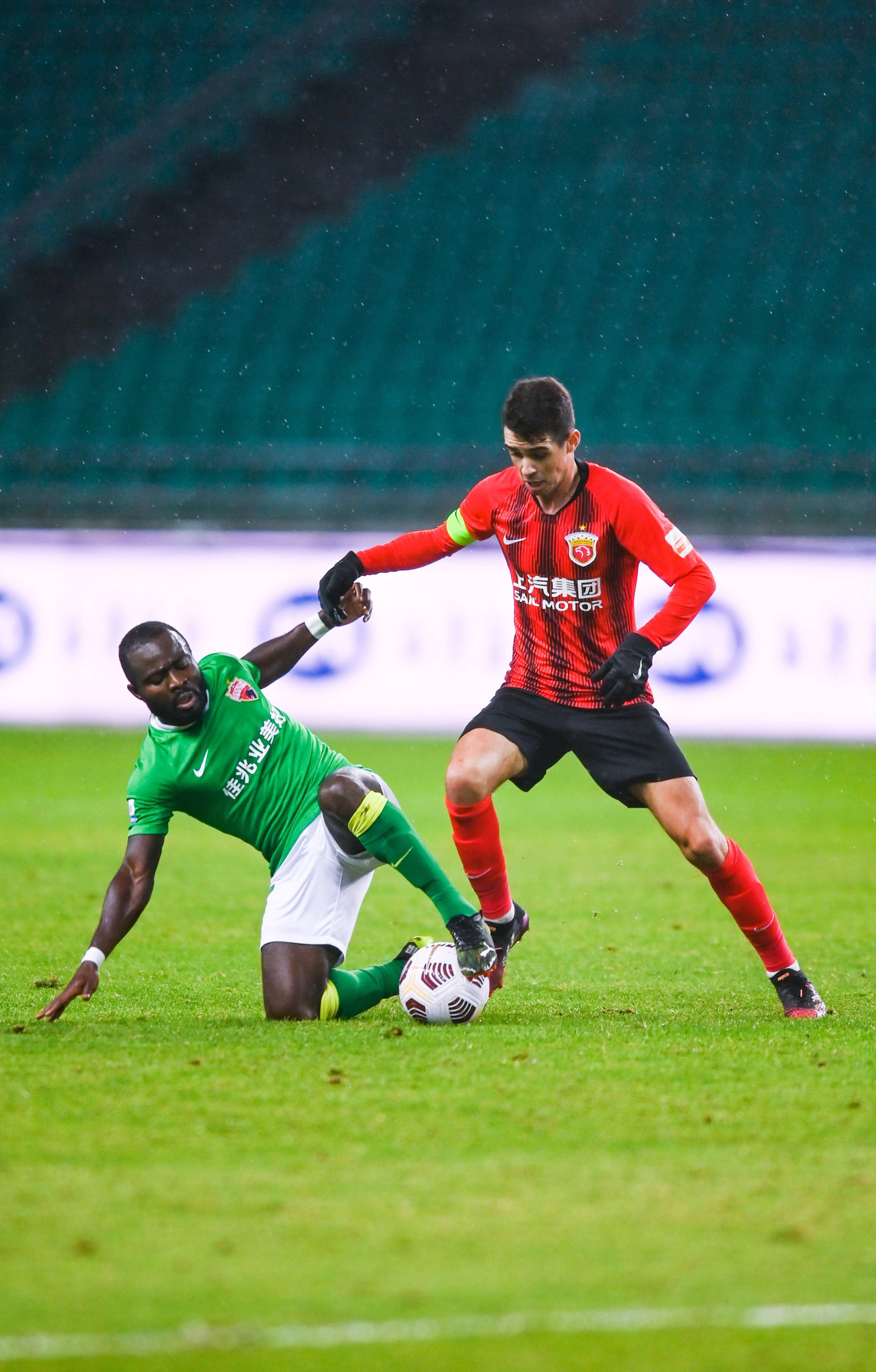 也展示了他 也展示了他