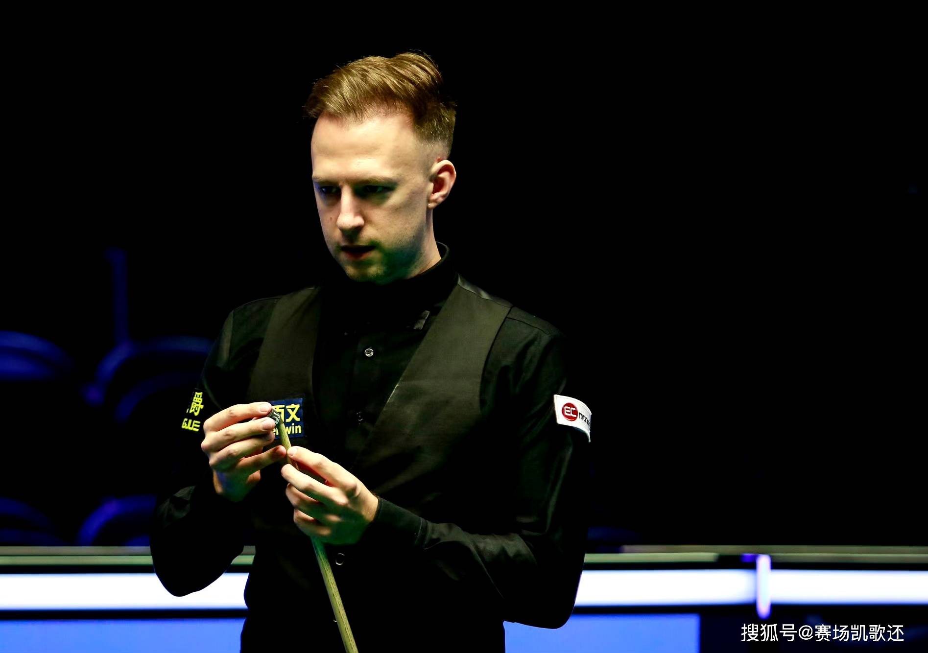 手面前显得 手面前显得